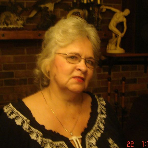 Meet your Posher, Vicki - Picture 1 of 1